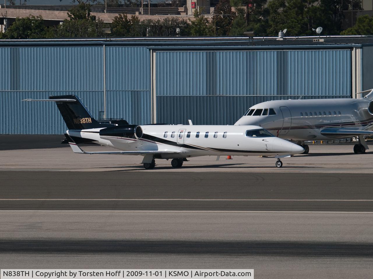 N838TH, 2000 Learjet 45 C/N 027, N838TH taxiing