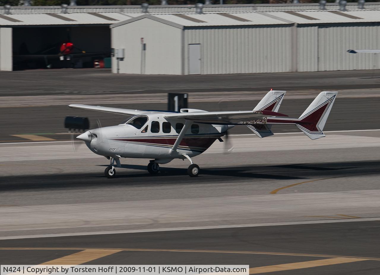 N424, 1976 Cessna T337G Turbo Super Skymaster C/N P3370259, N424 departing from RWY 21