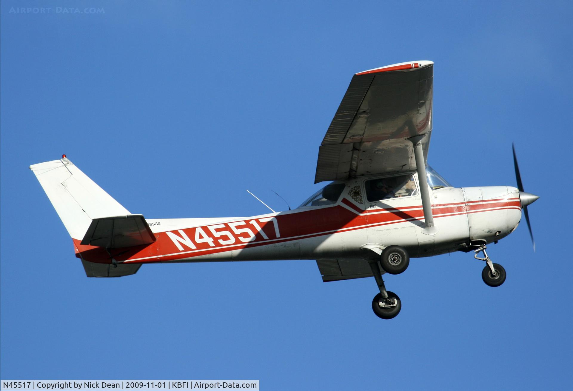 N45517, 1975 Cessna 150M C/N 15076957, KBFI