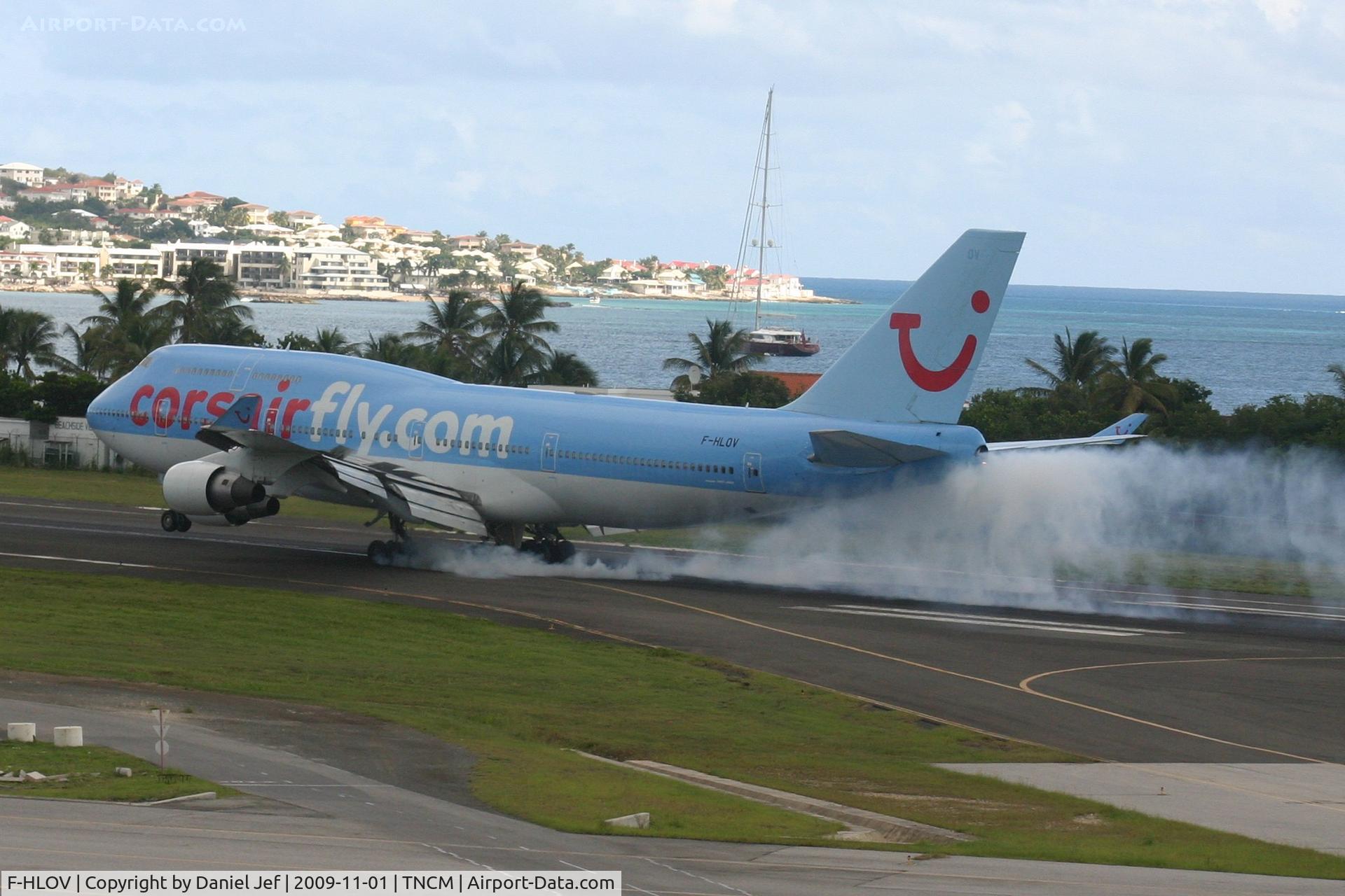 F-HLOV, 1992 Boeing 747-422 C/N 25379, All wheels down.