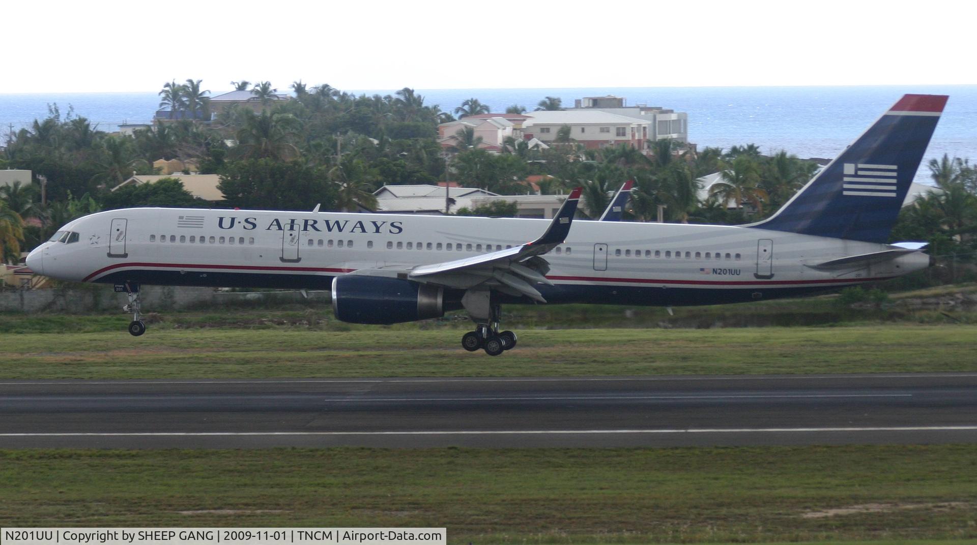 N201UU, 1995 Boeing 757-2B7 C/N 27810, landing at tncm