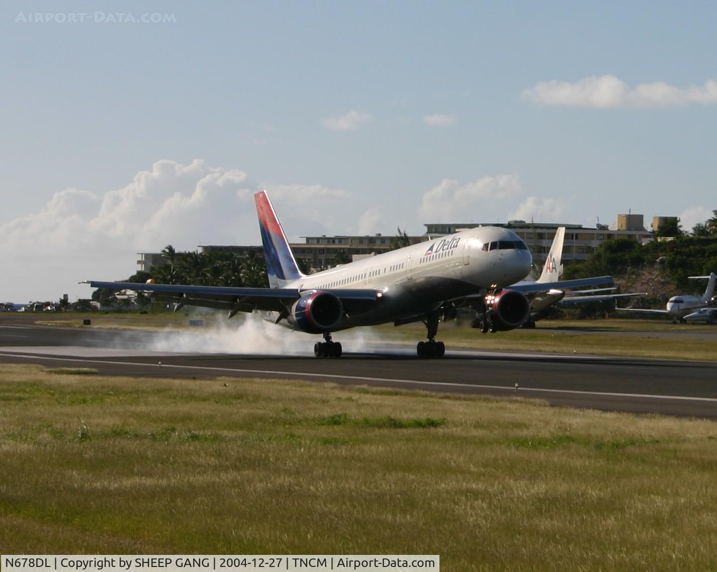 N678DL, 1998 Boeing 757-232 C/N 25983, landing at tncm