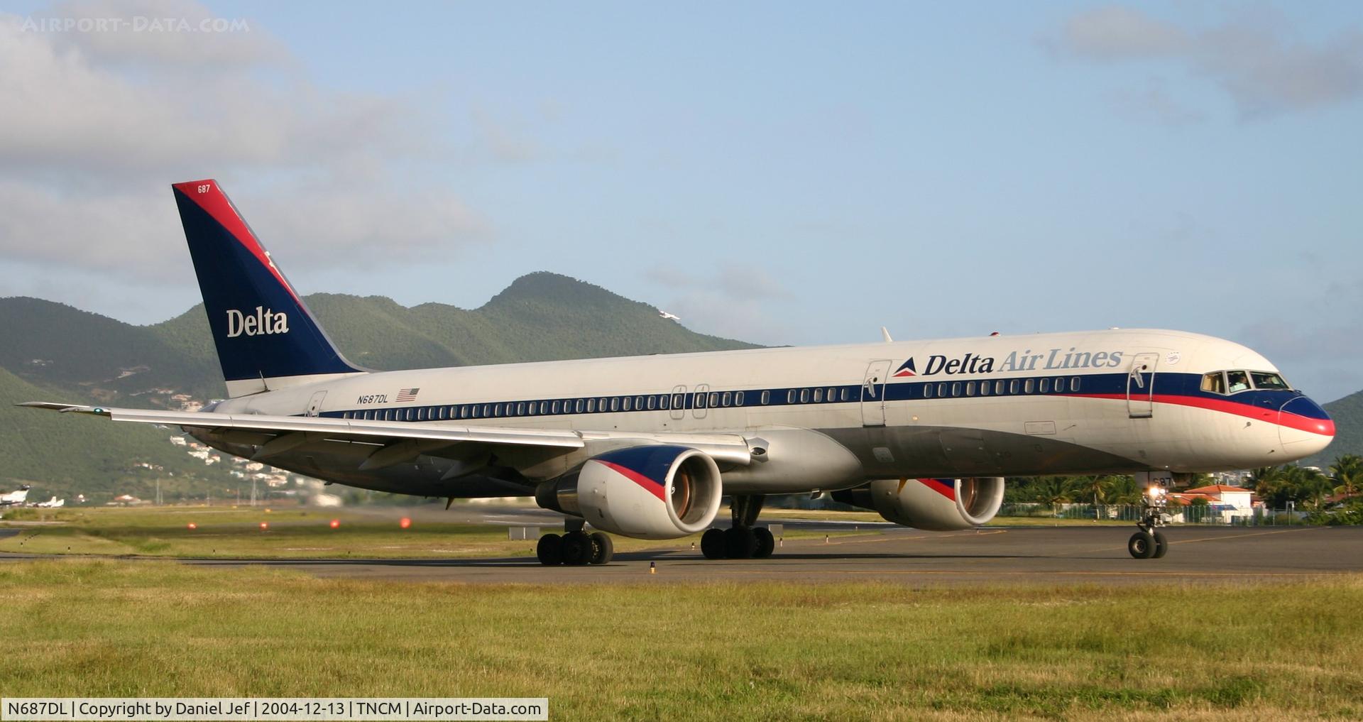 N687DL, 1998 Boeing 757-232 C/N 27586, prepping to depart
