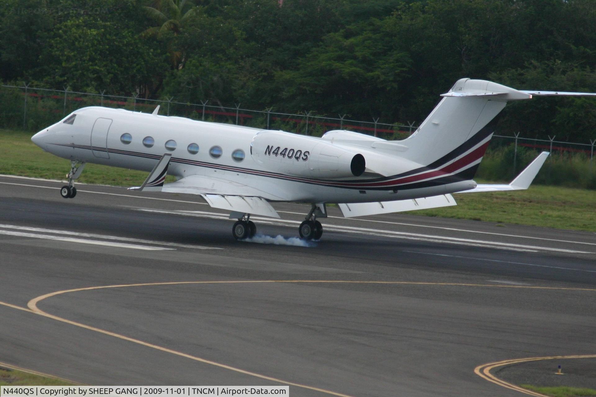 N440QS, 2005 Gulfstream Aerospace GIV-X (G450) C/N 4025, Landing at tncm