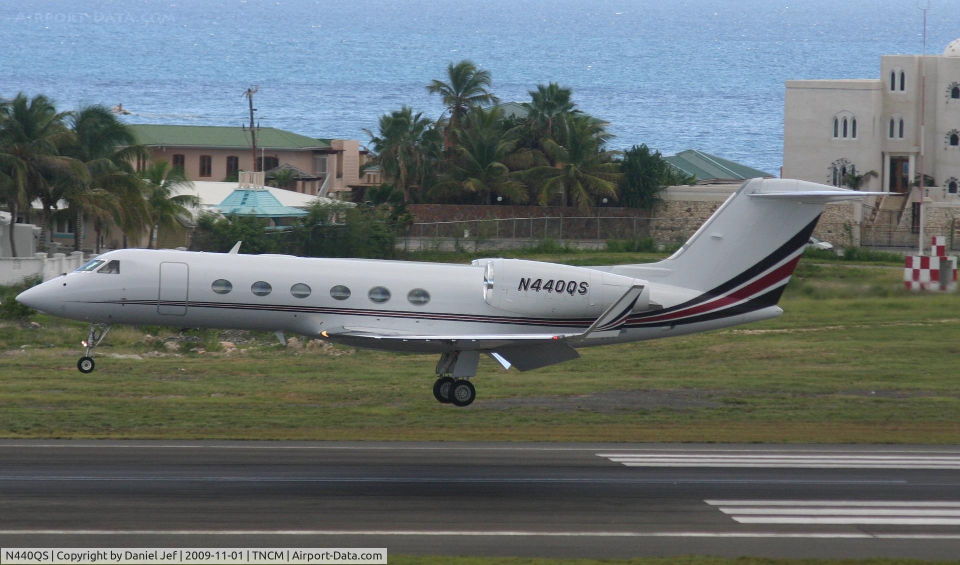 N440QS, 2005 Gulfstream Aerospace GIV-X (G450) C/N 4025, Landed at tncm