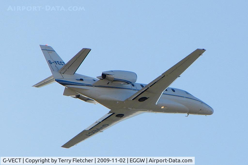 G-VECT, 2001 Cessna 560 Citation Excel C/N 560-5161, Citation Excel climbs away from Luton