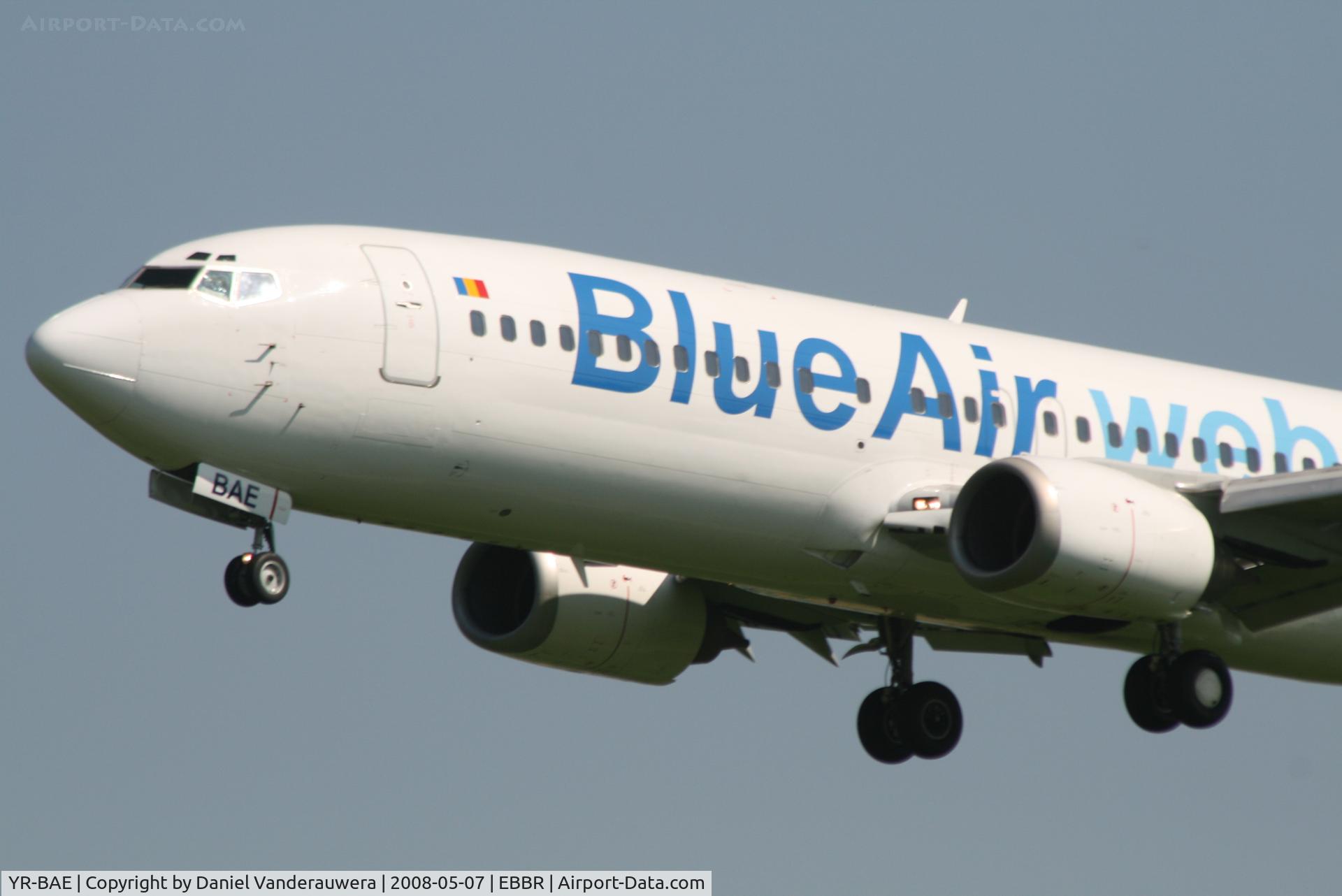 YR-BAE, 1997 Boeing 737-46N C/N 28723, Arrival of flight JOR123 to rwy 25L