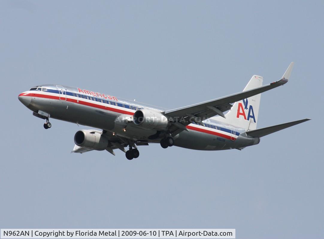 N962AN, 2001 Boeing 737-823 C/N 30858, American 737-800