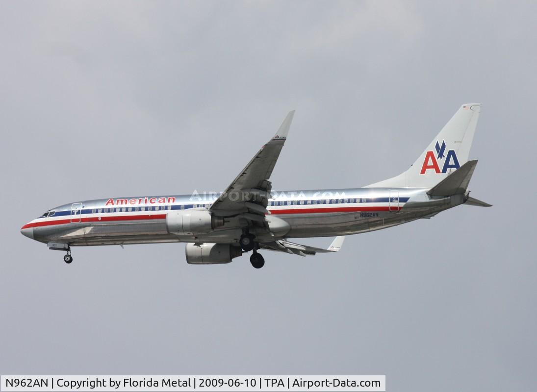N962AN, 2001 Boeing 737-823 C/N 30858, American 737-800
