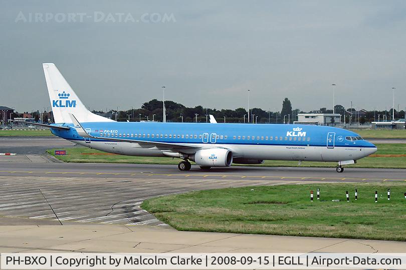 PH-BXO, 2001 Boeing 737-9K2 C/N 29599, Boeing 737-9K2 at London Heathrow.