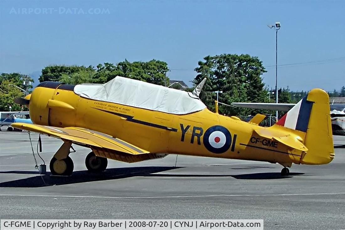 C-FGME, 1941 Noorduyn AT-16 Harvard II C/N 07-144, Seen at its home base. Also wears code YR-I.