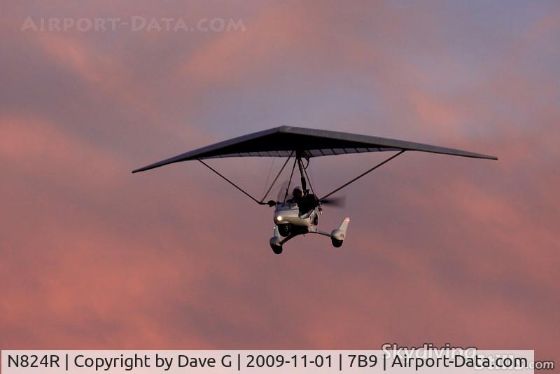 N824R, Apollo Monsoon C/N 000012, On final to Ellington, CT at sunset
