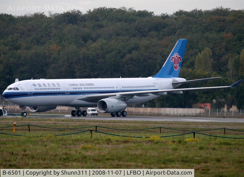 B-6501, 2008 Airbus A330-343 C/N 964, Trackted to the delivery center...