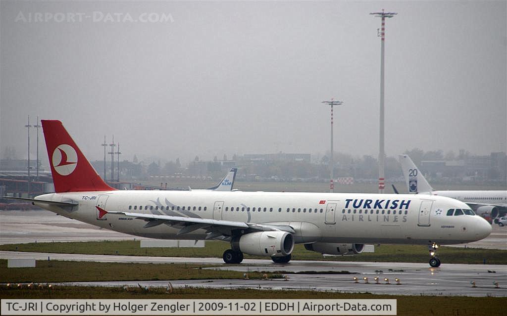 TC-JRI, 2008 Airbus A321-231 C/N 3405, Line up for a take off to Istanbul