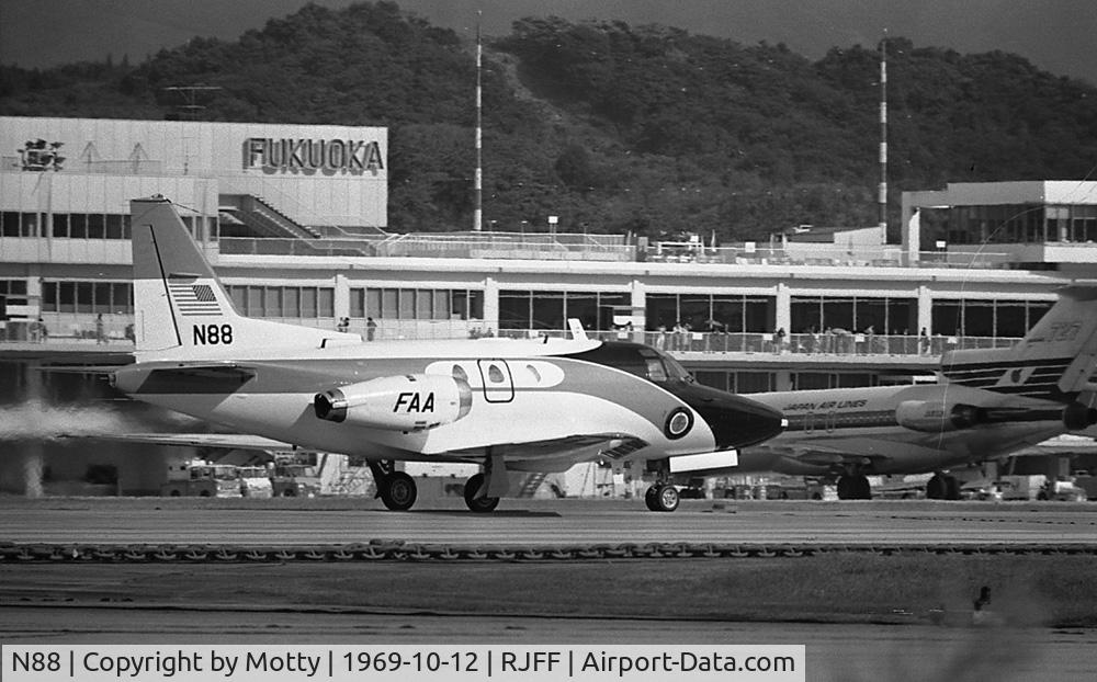 N88, North American NA-265-40 Sabreliner C/N 28-288, FAA Sabreliner at Itazuke AFB, Japan