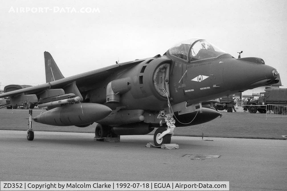 ZD352, British Aerospace Harrier GR.7A C/N P19, British Aerospace Harrier GR7 from RAF No 1 Sqn at RAF Upper Heyford's USAF Open Day in 1992.