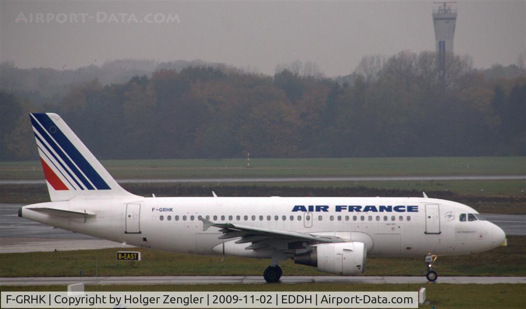 F-GRHK, 2000 Airbus A319-111 C/N 1190, Waiting for an landing colleague