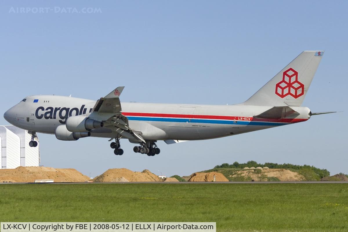 LX-KCV, 1997 Boeing 747-4R7F/SCD C/N 25868, moments prior touchdown
