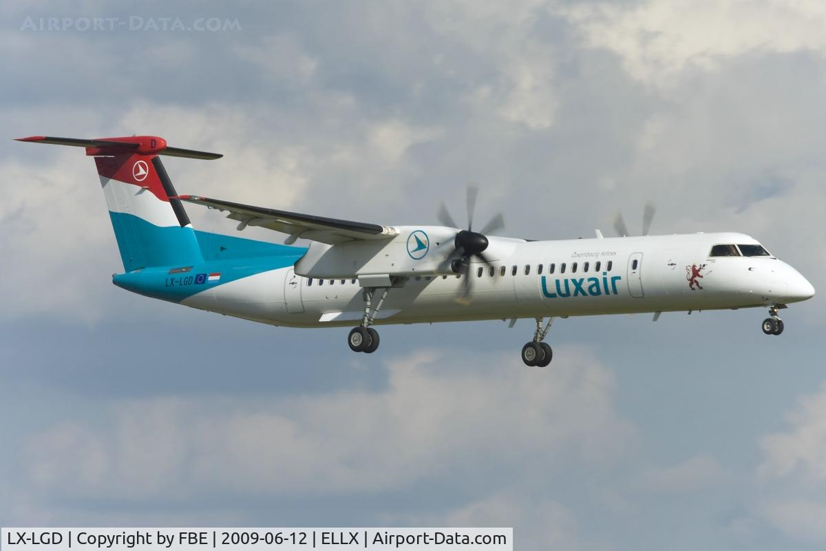 LX-LGD, 2007 De Havilland Canada DHC-8-402Q Dash 8 C/N 4171, short final RW24