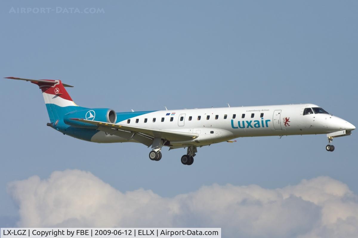 LX-LGZ, 2000 Embraer EMB-145LU (ERJ-145LU) C/N 145258, short final RW24