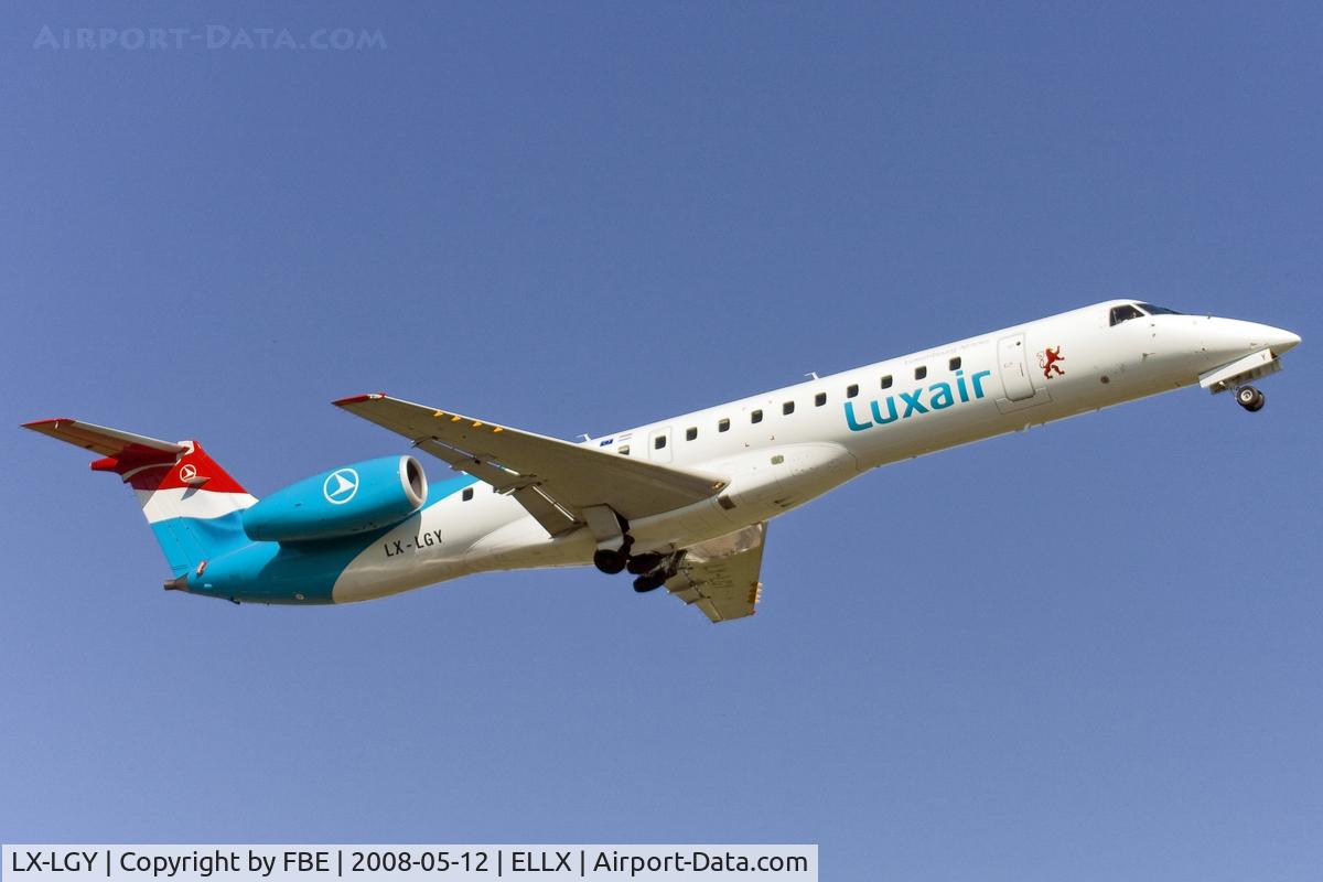 LX-LGY, 2000 Embraer EMB-145LU (ERJ-145LU) C/N 145242, departing Luxemburg via RW06