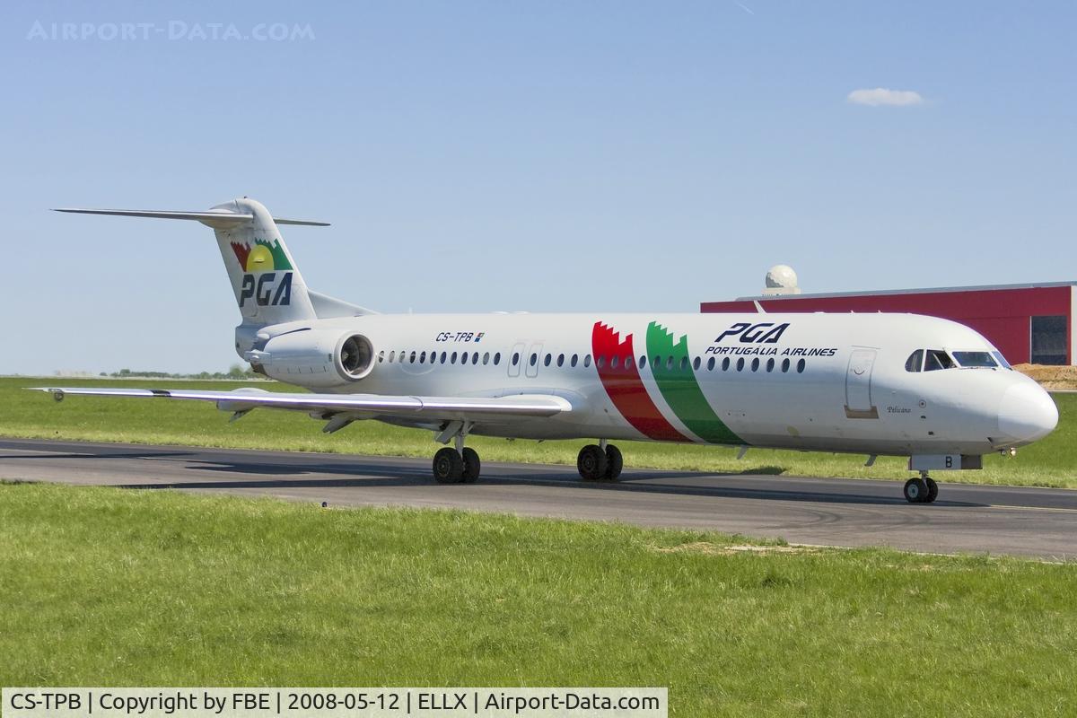 CS-TPB, 1990 Fokker 100 (F-28-0100) C/N 11262, taxying to the active