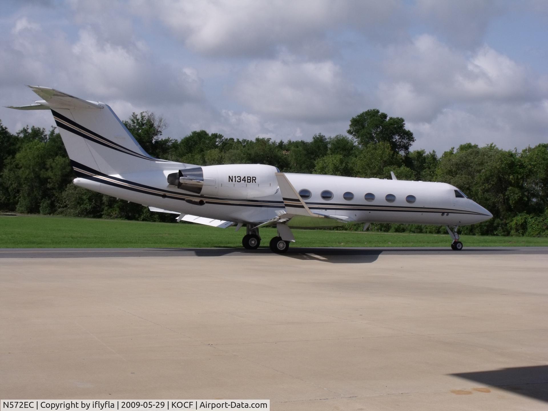 N572EC, 2005 Gulfstream Aerospace GV-SP (G550) C/N 5072, picture of N572EC with old tail number (N134BR)