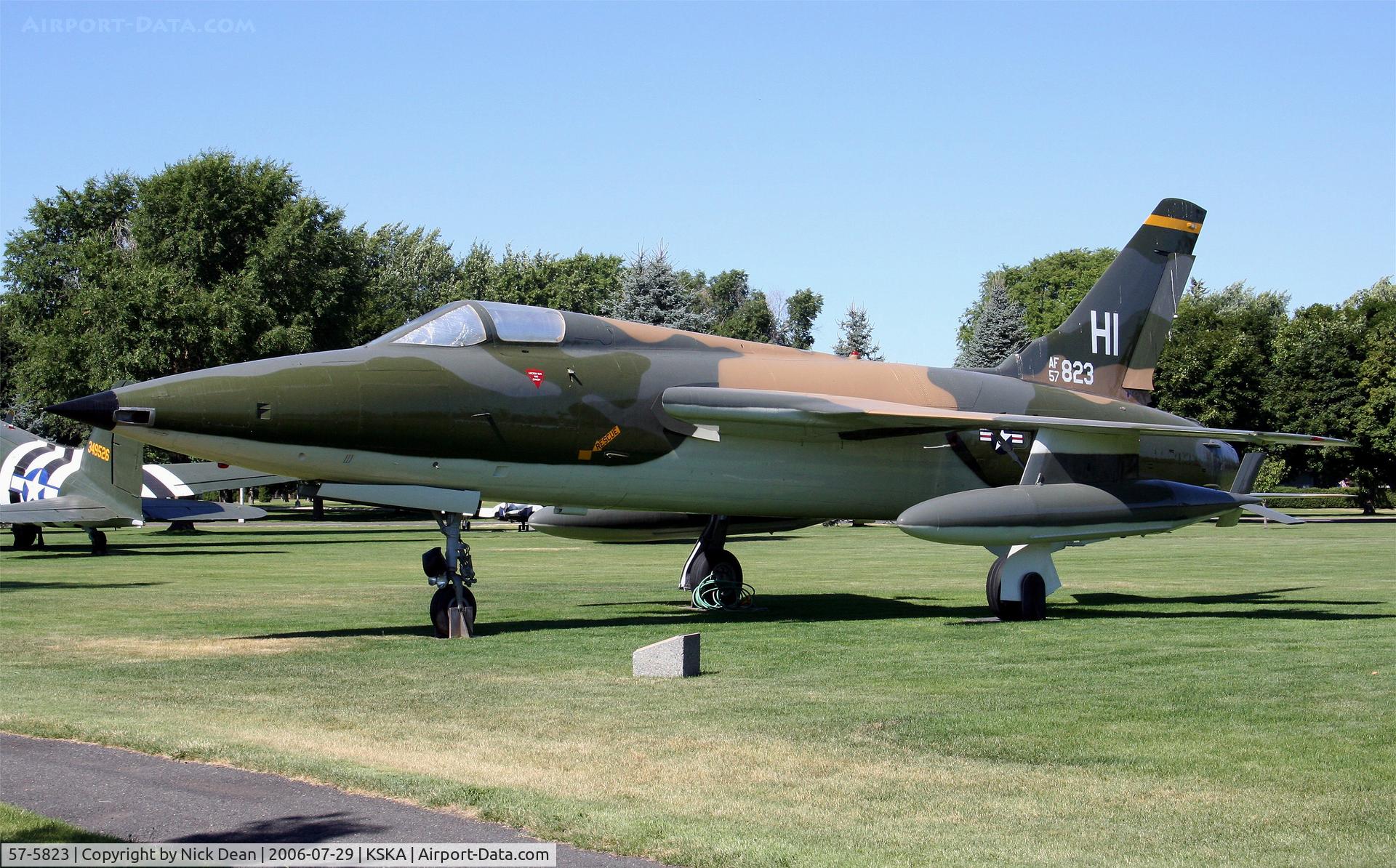 57-5823, 1957 Republic F-105B Thunderchief C/N B60, KSKA