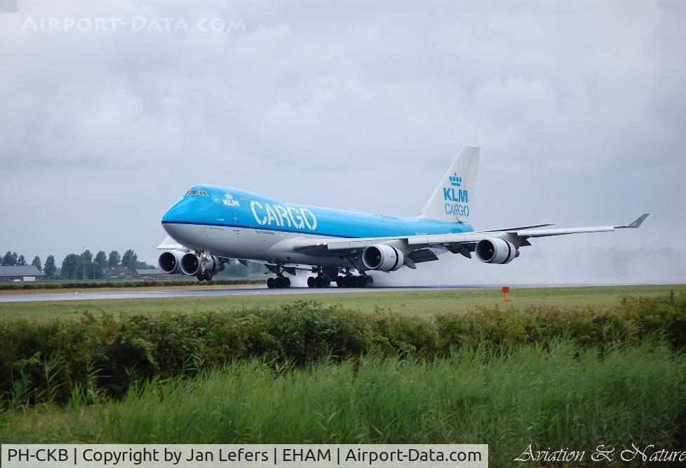 PH-CKB, 2003 Boeing 747-406F/ER/SCD C/N 33695, KLM Cargo landing in bad Wether