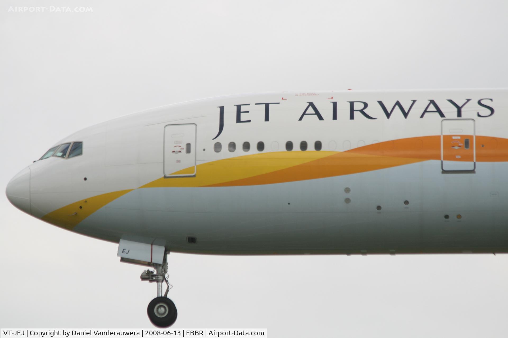 VT-JEJ, 2007 Boeing 777-35R/ER C/N 35161, arrival of flight 9W229 to rwy 25L
