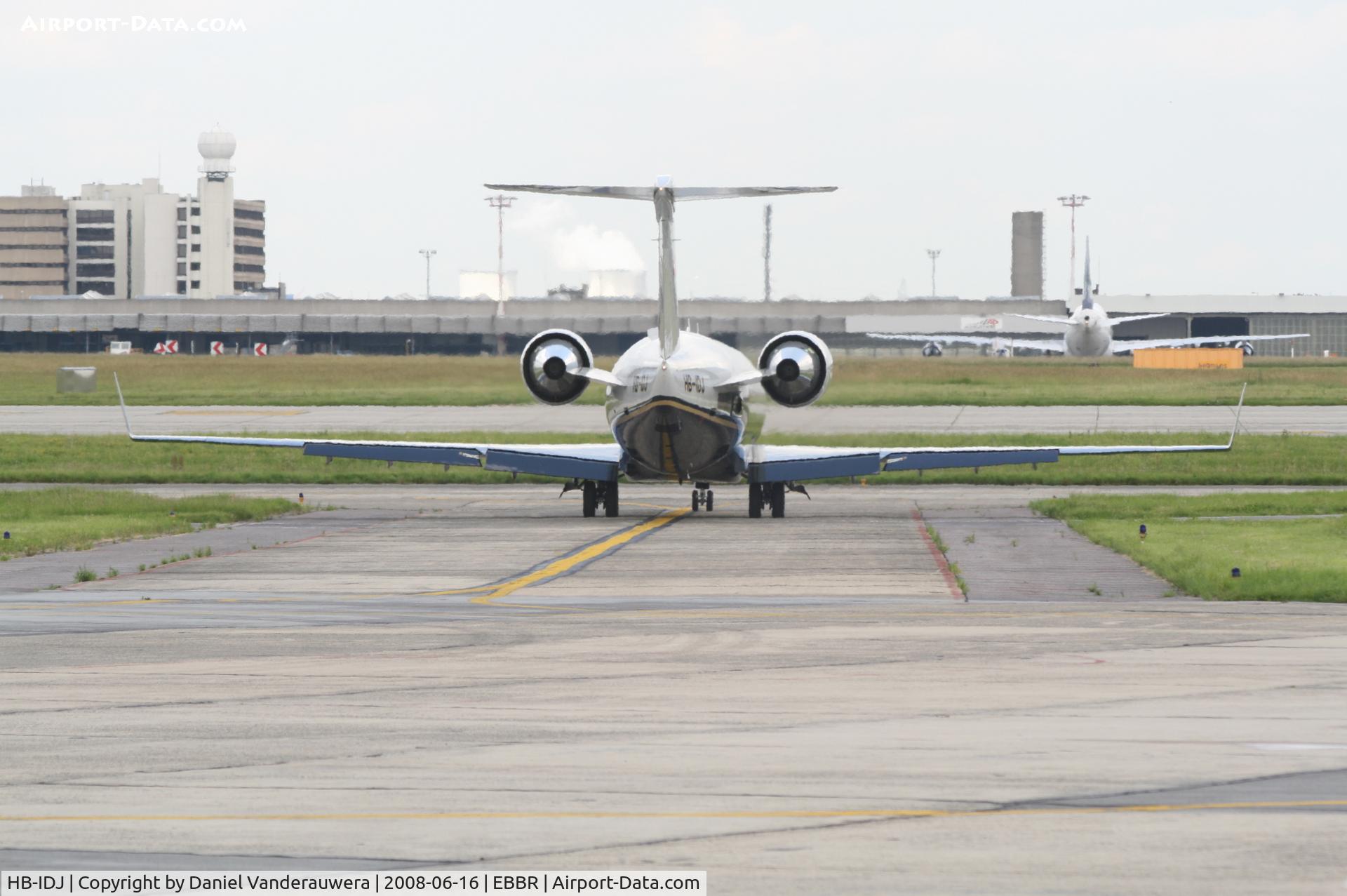 HB-IDJ, Canadair CRJ-100SE (CL-600-2B19) C/N 7136, Taxiing to leave General Aviation apron