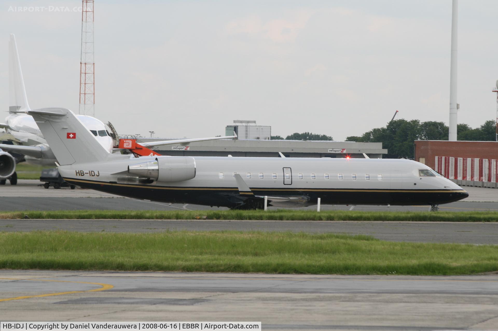 HB-IDJ, Canadair CRJ-100SE (CL-600-2B19) C/N 7136, Taxiing to leave General Aviation apron
