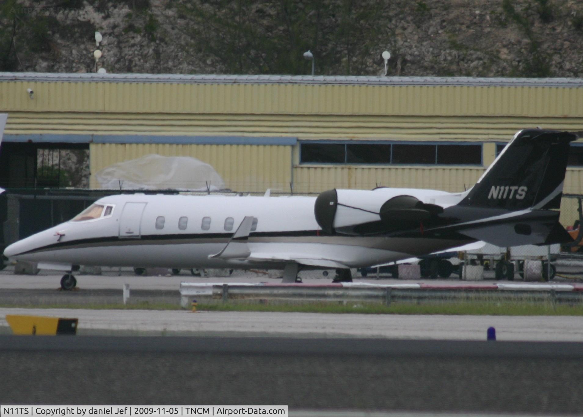 N11TS, 1999 Learjet 60 C/N 60-151, Park at the cargo ramp