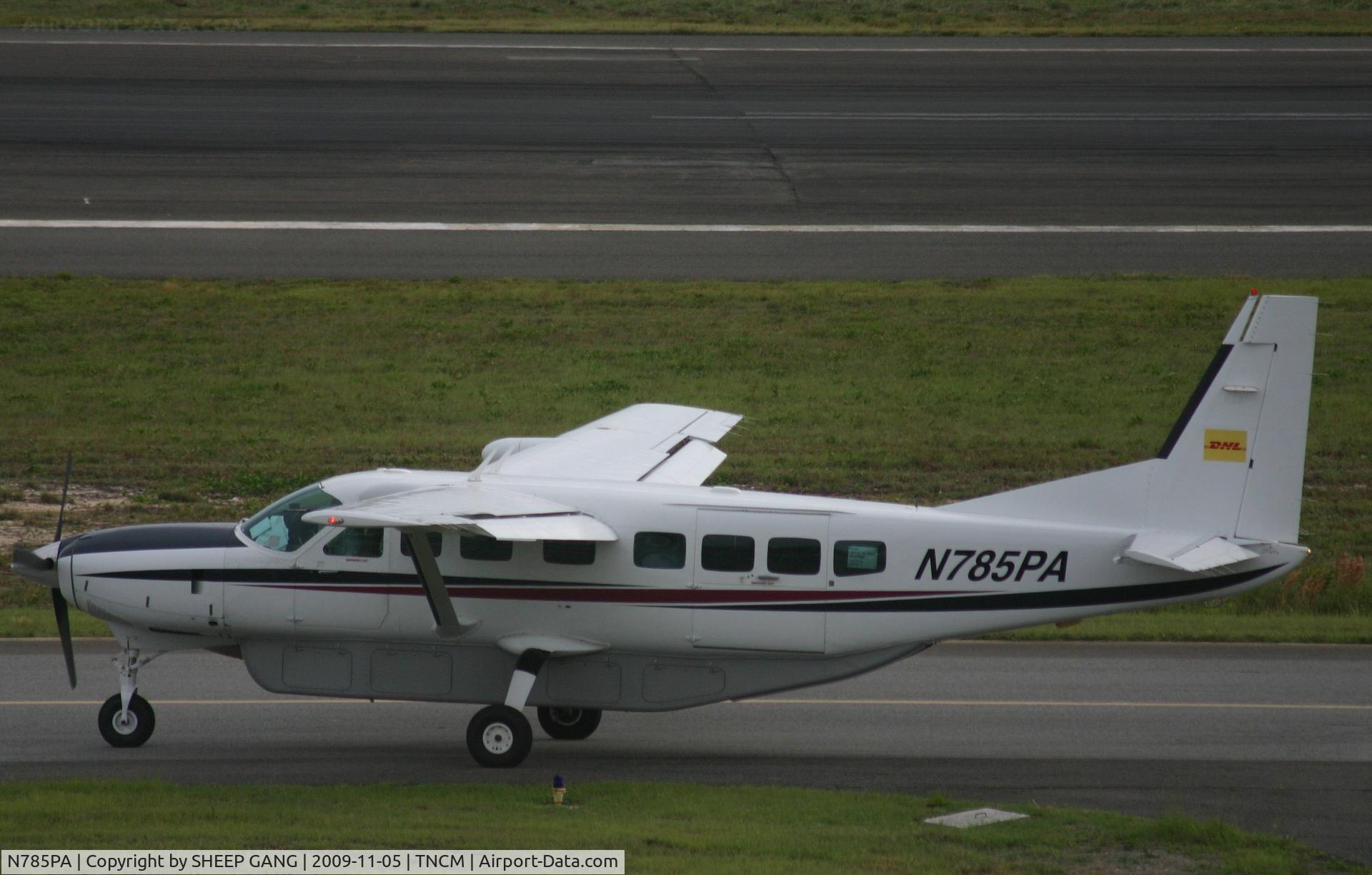 N785PA, 2002 Cessna 208B Grand Caravan C/N 208B-0994, departing with the mail.