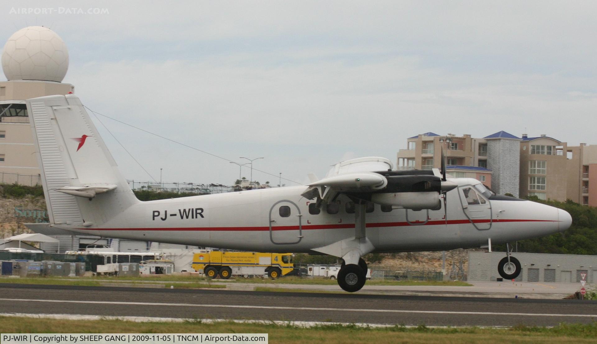PJ-WIR, 1975 De Havilland Canada DHC-6-300 Twin Otter C/N 476, landing at tncm