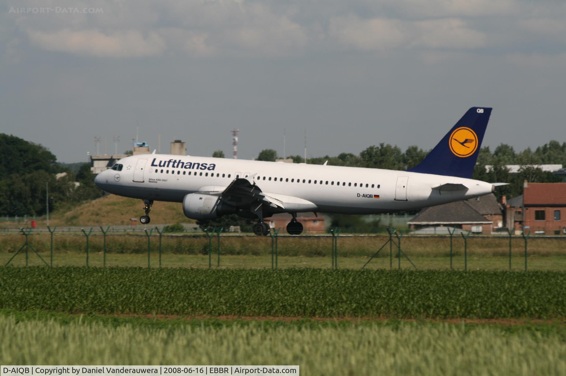 D-AIQB, 1991 Airbus A320-211 C/N 0200, landing on rwy 25L