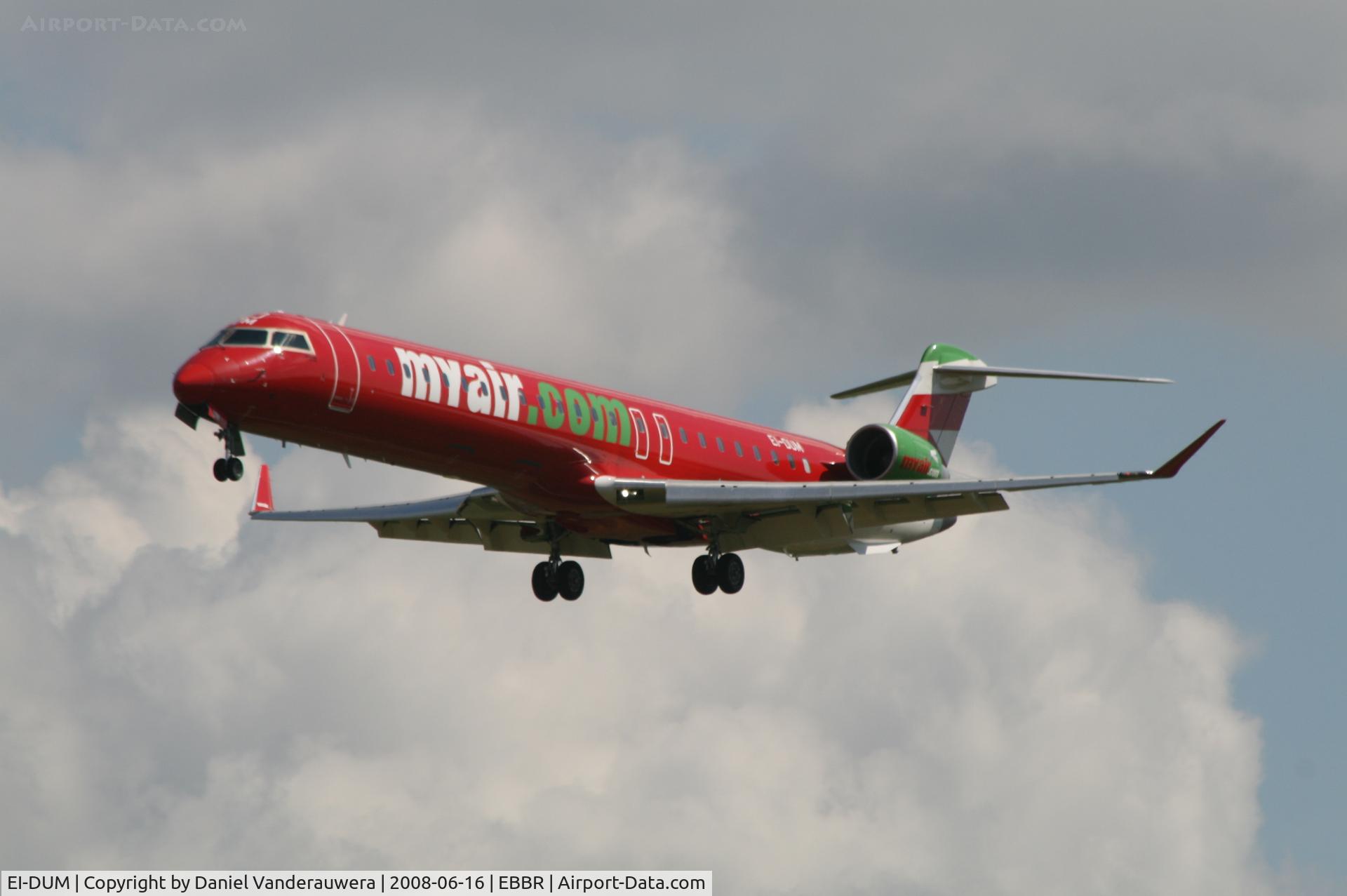 EI-DUM, 2006 Canadair CRJ-900LR (CL-600-2D24) C/N 15103, arrival of flight 8I6400 to rwy 25L