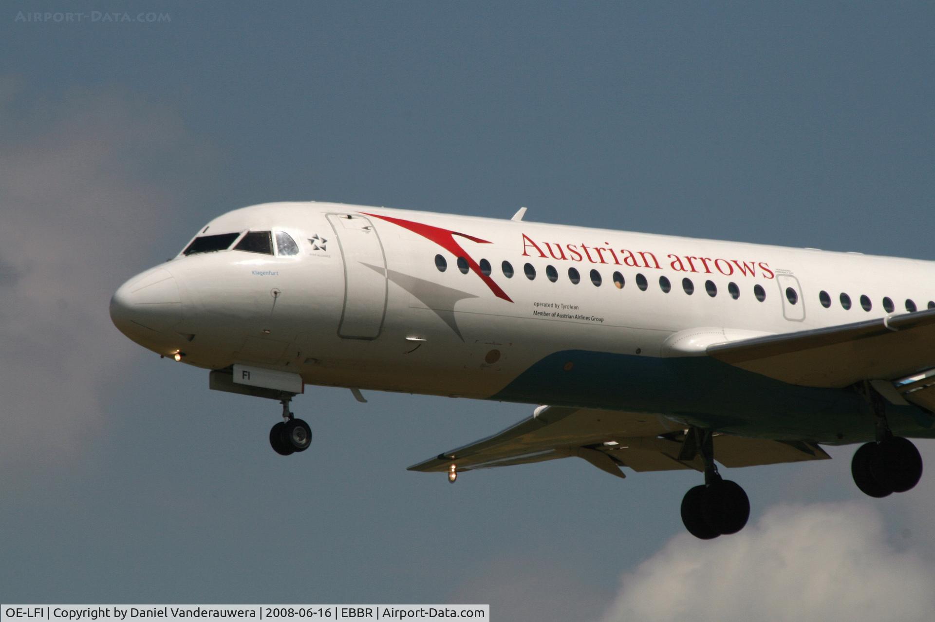 OE-LFI, 1995 Fokker 70 (F-28-0070) C/N 11529, flight OS367 is descending to rwy 25L