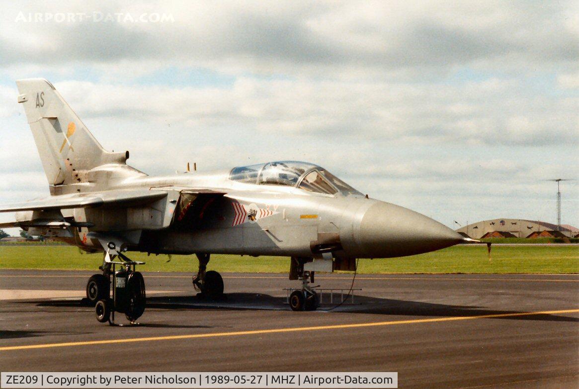 ZE209, 1987 Panavia Tornado F.3 C/N AS027/583/3261, Tornado F.3 of 229 Operational Conversion Unit displayed at the 1989 Mildenhall Air Fete.
