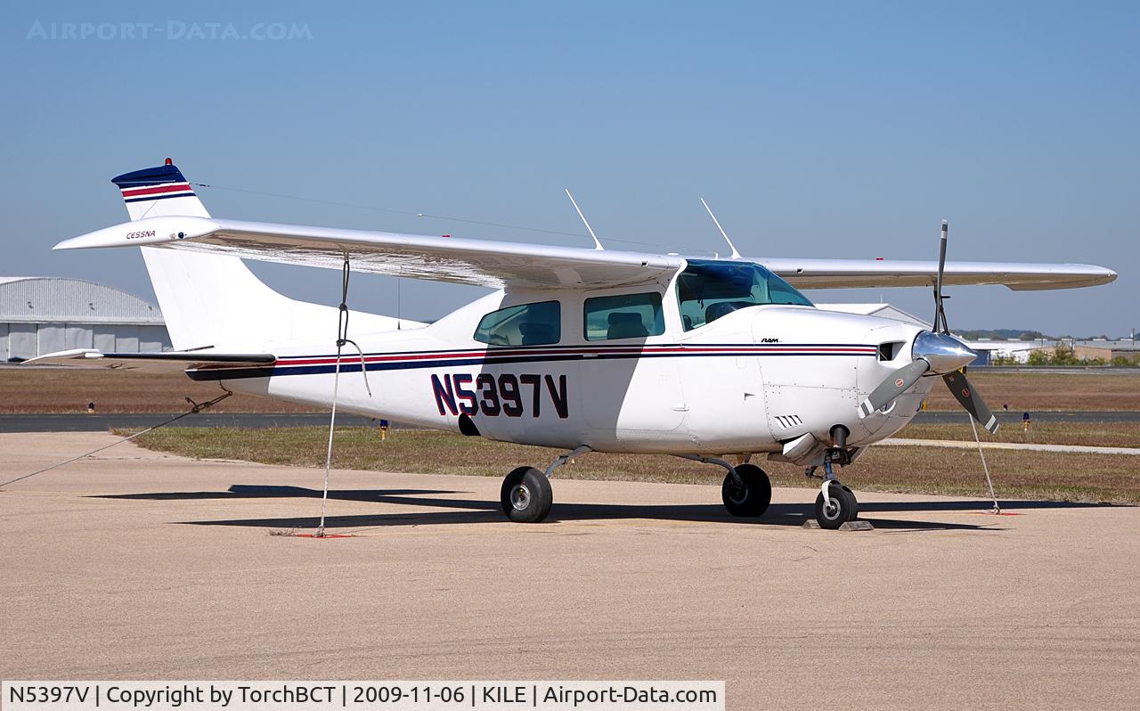 N5397V, 1975 Cessna T210L Turbo Centurion C/N 21060932, Turbo Centurion on the ramp at KILE.