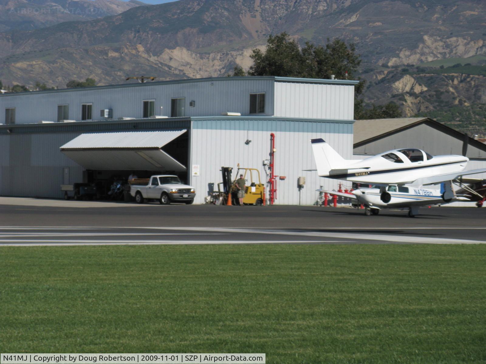 N41MJ, Stoddard-Hamilton Glasair II-S RG C/N 2079, James GLASAIR II S RG, Championship Award-Custom Built (Kit) Oshkosh 2002, flaps landing Rwy 04