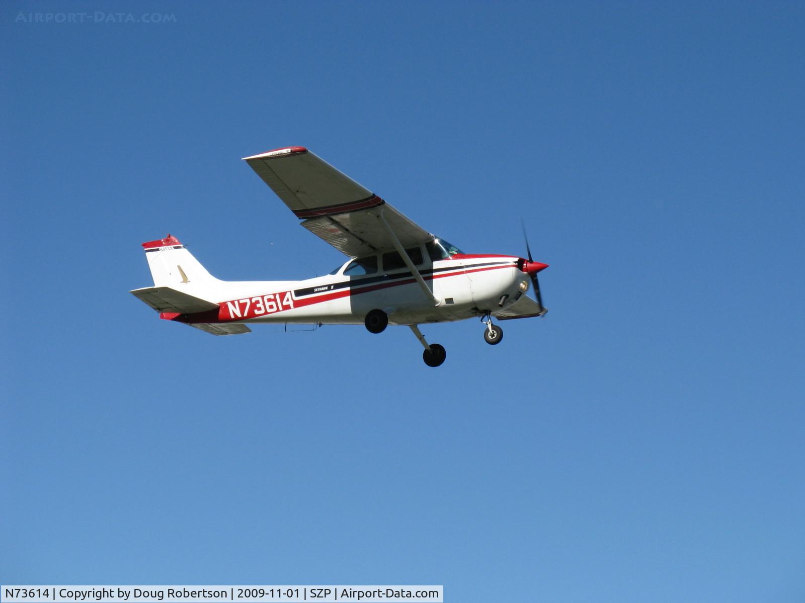 N73614, 1976 Cessna 172M C/N 17267578, 1976 Cessna 172M, Lycoming O-320-E2D 150 Hp, on final for Rwy 04