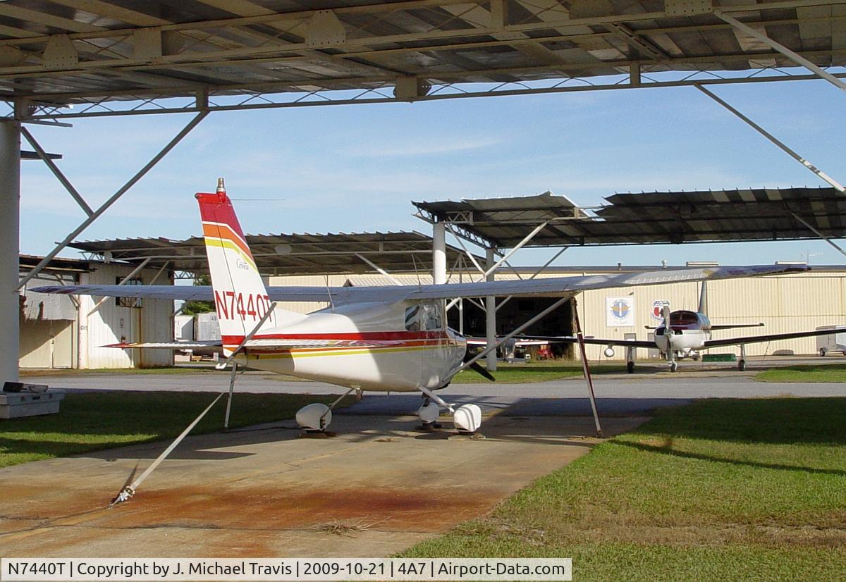 N7440T, 1960 Cessna 172A C/N 47040, N7440T at 4A7
