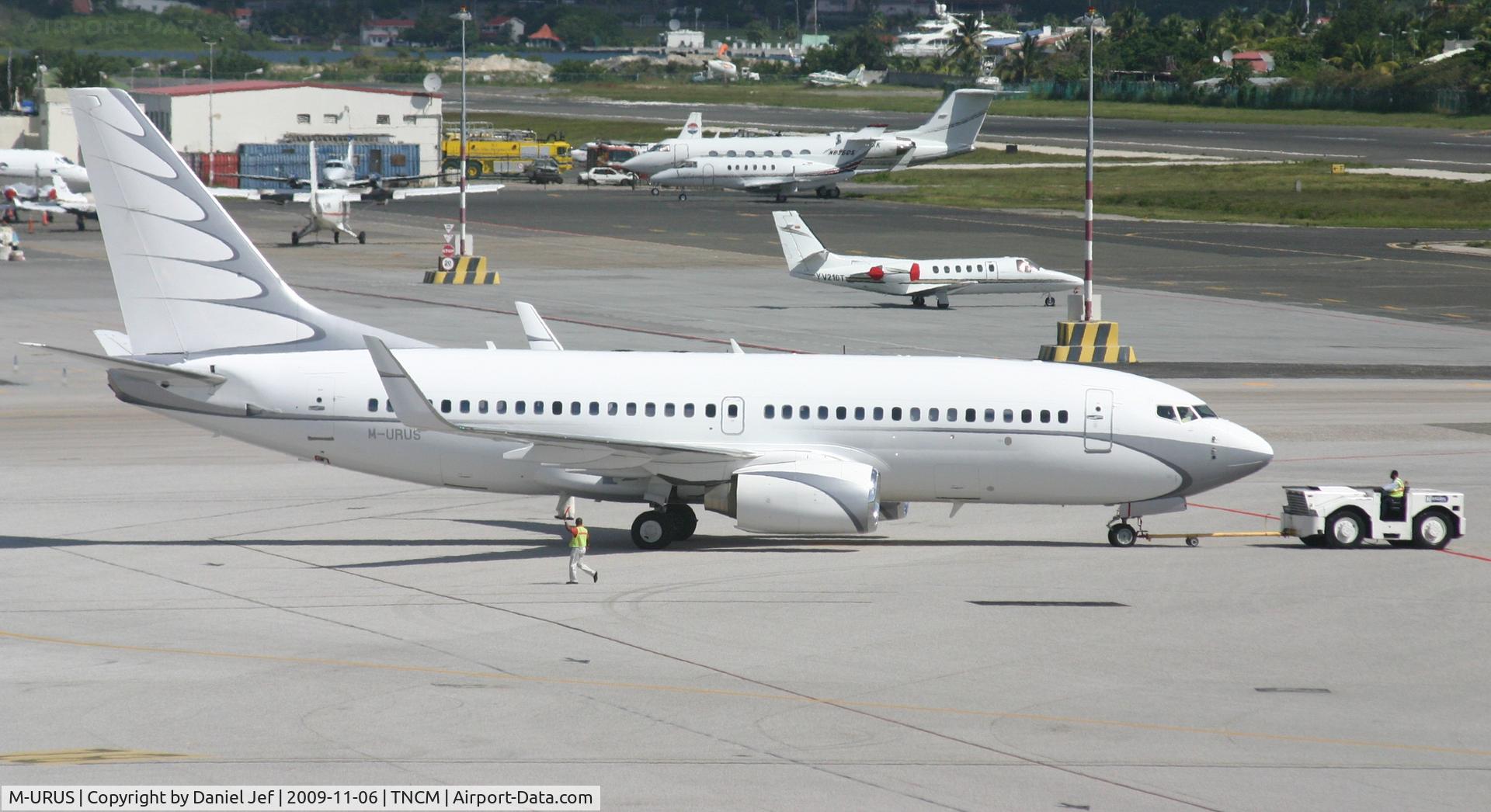 M-URUS, 2005 Boeing 737-7GC BBJ C/N 34622, M-URUS being pushed back by ground crew.