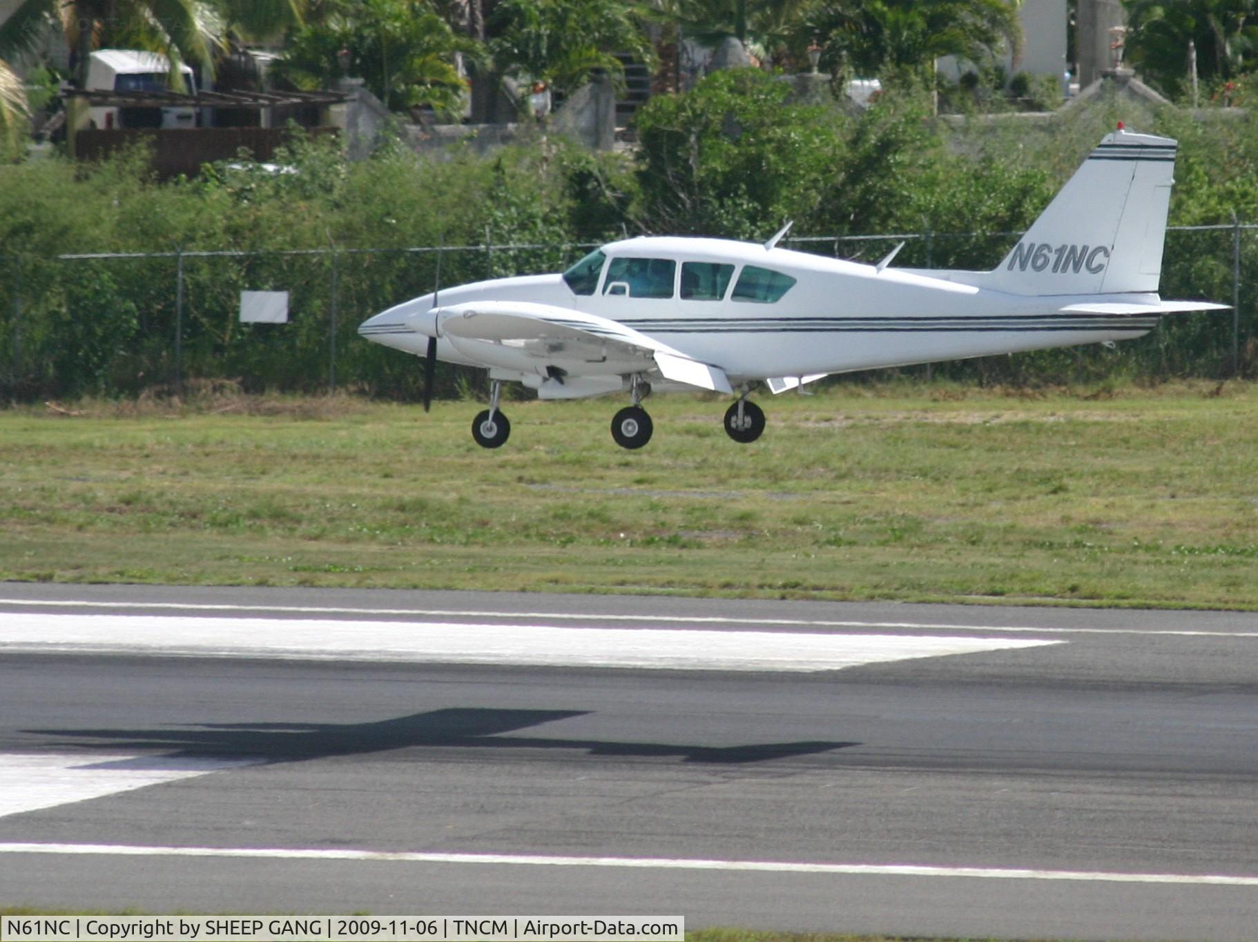 N61NC, 1969 Piper PA-23-250 C/N 27-4184, Landing at TNCM
