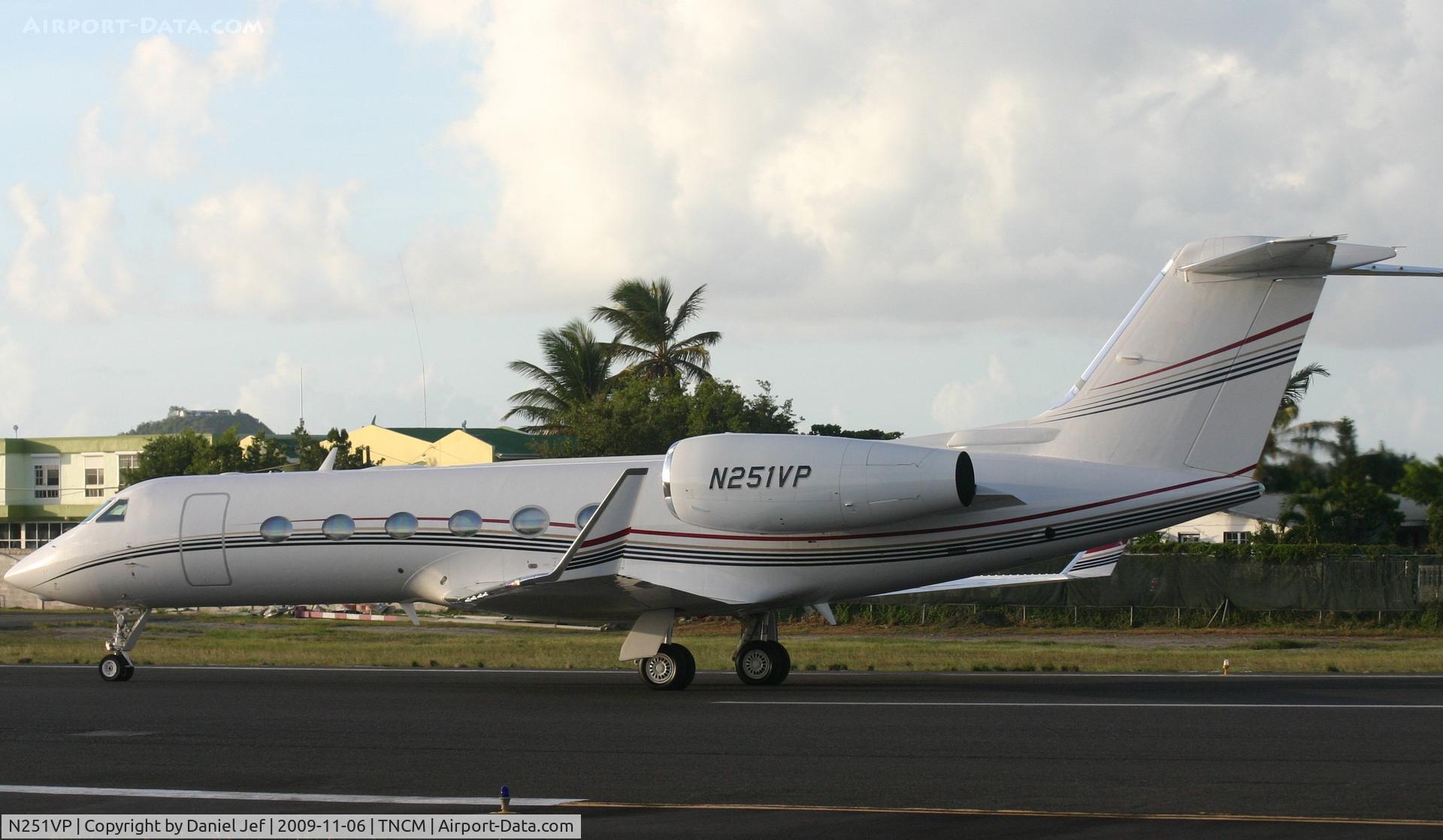 N251VP, 2007 Gulfstream Aerospace GIV-X (G450) C/N 4083, Back tracking rw 28