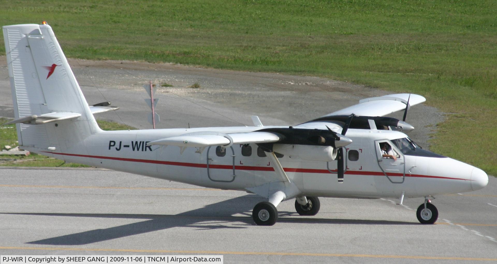 PJ-WIR, 1975 De Havilland Canada DHC-6-300 Twin Otter C/N 476, Winair Taxing to take off
