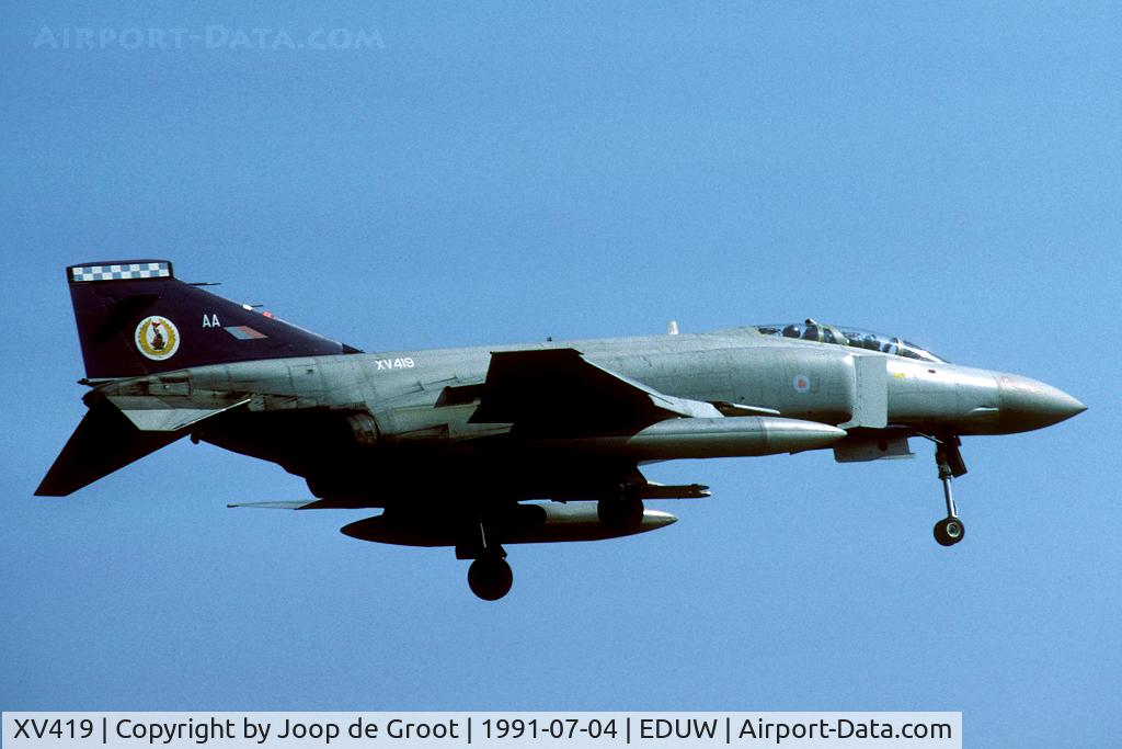 XV419, 1969 McDonnell Douglas Phantom FGR2 C/N 3045, This Phantom returns to to its home base. Wildenrath was closed later that year and the remaining Phantoms were tranferred to Wattisham.