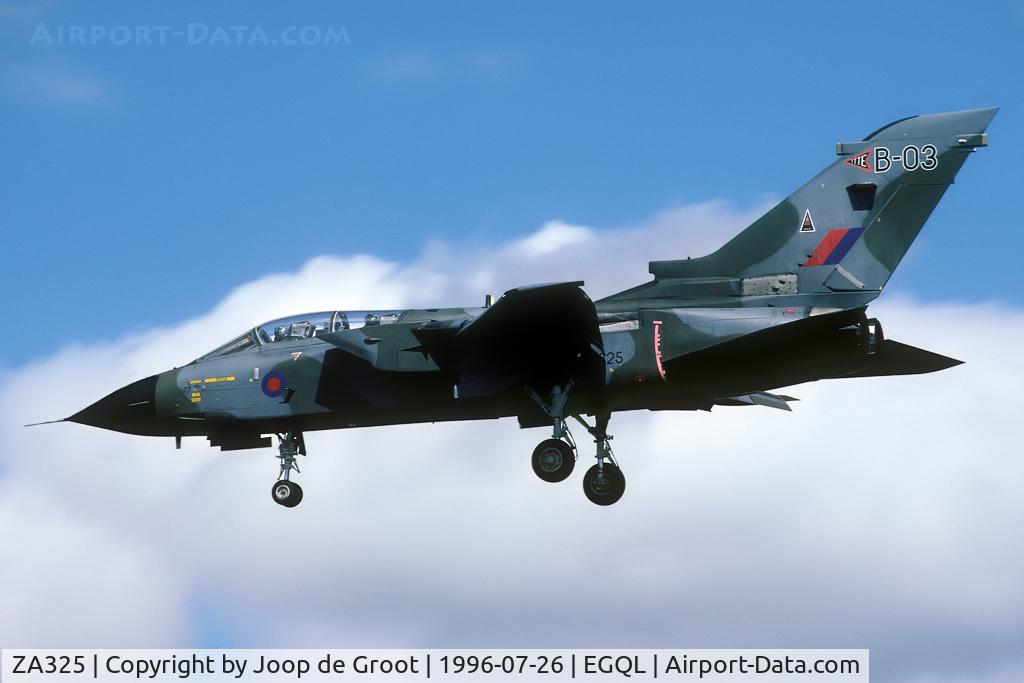 ZA325, 1979 Panavia Tornado GR.1(T) C/N 014/BT005/3007, One of many practise approaches that day.