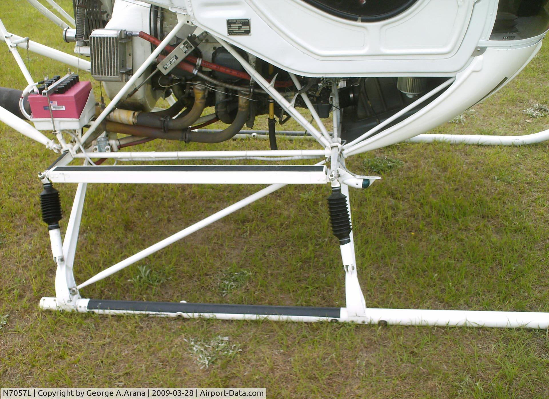 N7057L, 1967 Hughes 269A C/N 1281052, Starboard landing gear detail